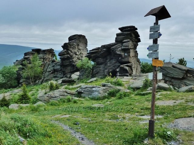 Ramzová - turistický rozcestník na Obřích skalách