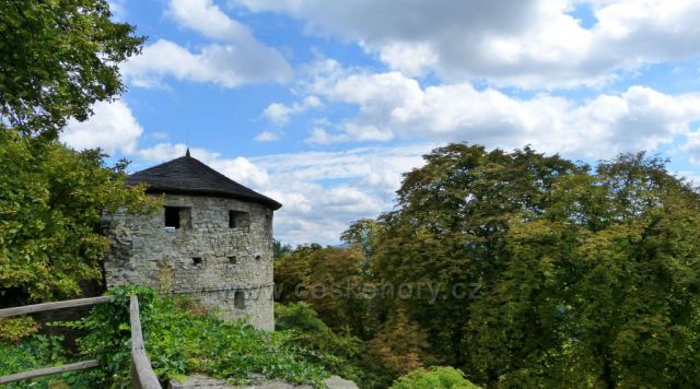 hrad Hukvaldy-část hradeb
