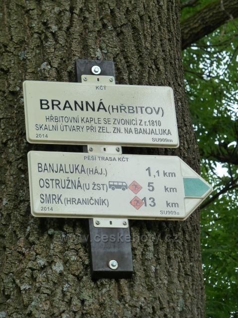 Branná - turistický rozcestník na výchozím místě NS Pod ptačí planinou