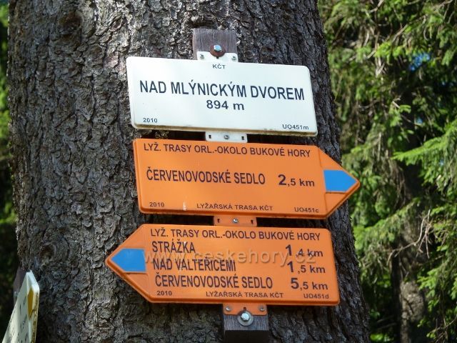 Buková hora . turistický rozcestník "Nad Mlýnickým Dvorem"