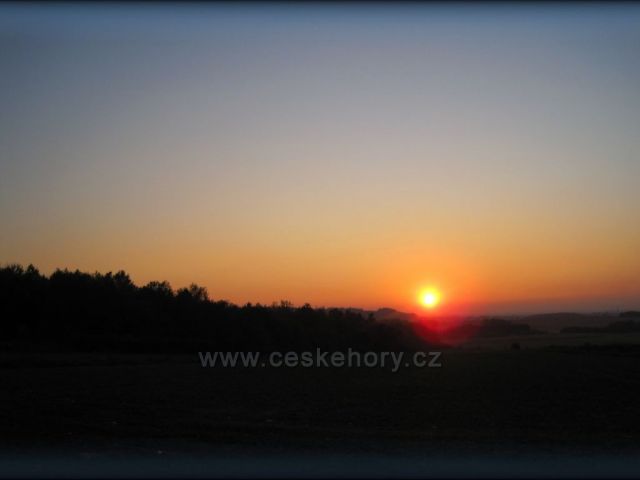 ZÁPAD NAD DOBRUŠKOU