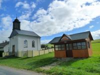 Bořitov - hřbitovní kaple a autobusová zastávka