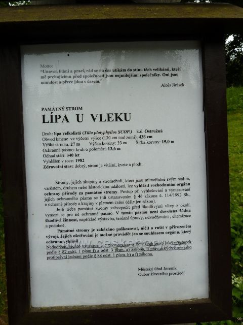 Ostružná - informační tabulka u chráněné lípy U Vleku