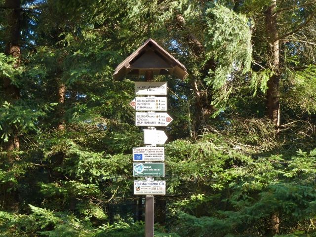 Dolní Morava - turistický rozcestník "Nad Zbojnickou chatou"