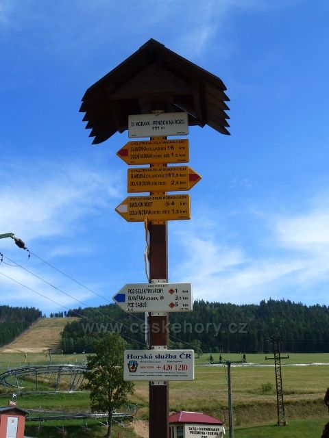 Dolní Morava - turistický rozcestník u Penzionu Na Rozcestí /655 m.n.m./