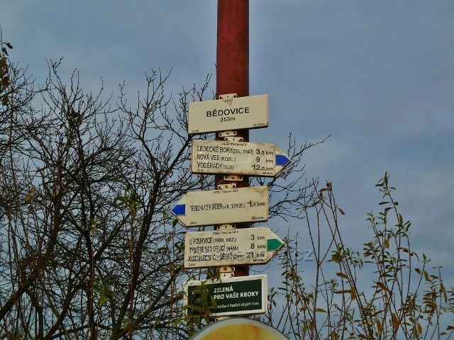 Třebechovice pod Orebem - turistický rozcestník Bědovice