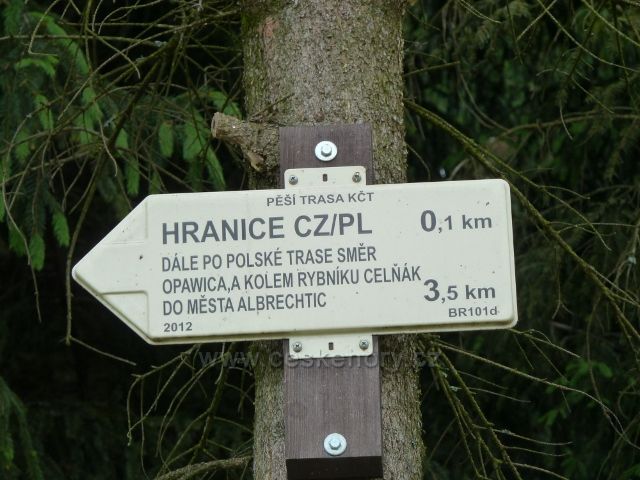 Město Albrechtice - turistický rozcestník u rozhledny na Hraničním vrchu