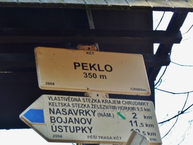 Turistický rozcestník v Pekle - směr Nasavrky