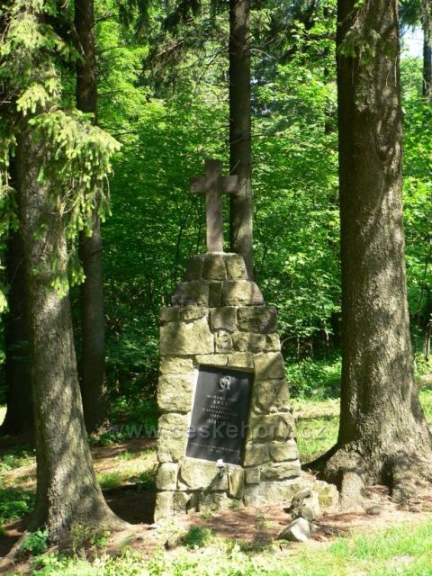 pomníček v lese na sv. Hostýně (4.6.2016)