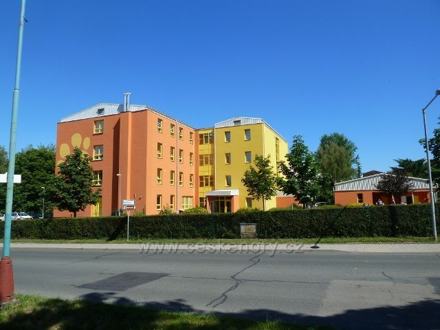 Milovice - nový areál mateřské školy Sluníčko s velkou zahradou