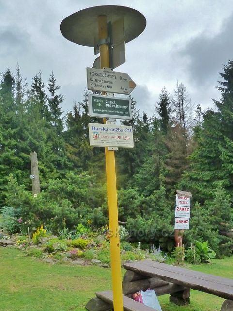 Nýdek - turistický rozcestník u chaty Čantoryja