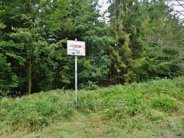 Nýdek -stará hraniční cedule nám připomíná, že podél hřebenové cesty k rozhledně Velká Čantoryje vede státní hranice s Polskem