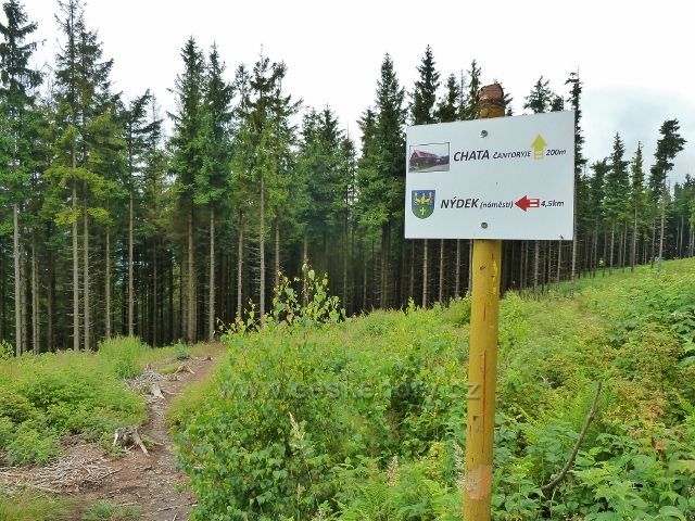 Nýdek - místní rozcestník u cesty k rozhledně Velká Čantoryje