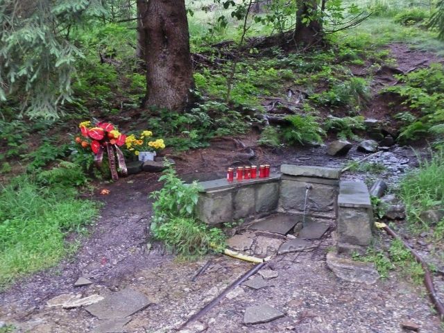 Visalaje - místo lidské tragedie u studánky nad Kotosčinou u cesty na Bílý kříž