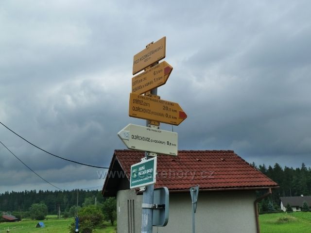 Rozcestník" Pod Kozincem" na okraji Oldřichovic u Třince