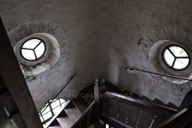 Rozhledna Žalý a okolí 5 -schodiště rozhledny.