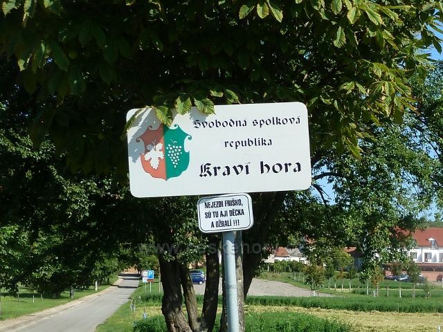 Bořetice - Dopravní tabule u silnice do Kraví Hory