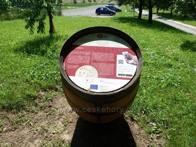 Kraví Hora - informační sud na Vinckovo náměstí