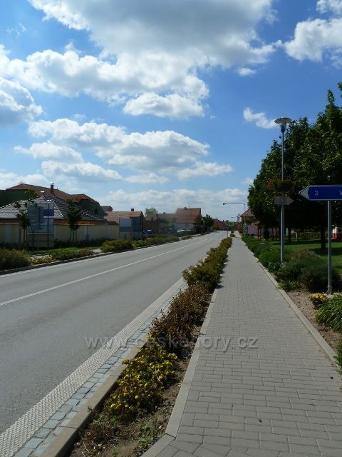 Bořetice - hlavní ulice v obci