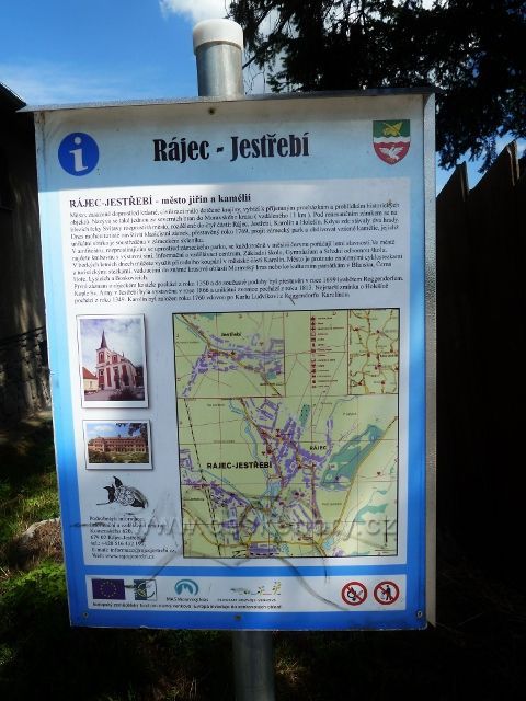 Jestřebí - informační tabule u nádraží ČD