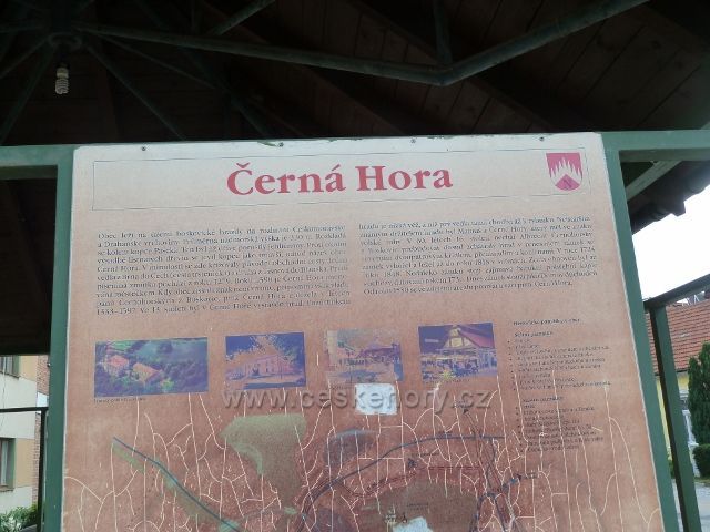Černá Hora - informační tabule na náměstí