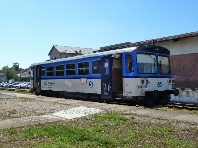 Hustopeče - motorový vůz lokálky do Šakvic na nádraží ČD