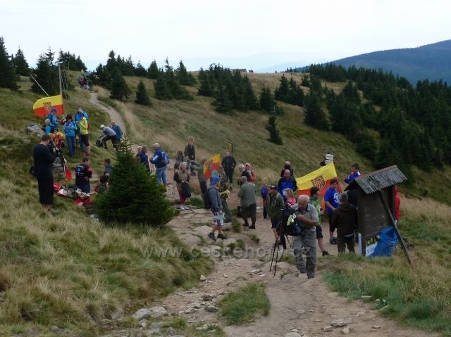 Králický Sněžník - účastníci 27.Pochodu k pramenu Moravy v cíli své cesty