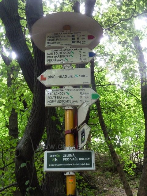 Pavlov - turistický rozcestník Dívčí hrad, sedlo