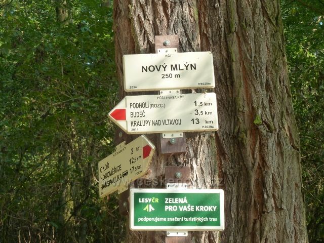 Okoř - turistický rozcestník Nový mlýn