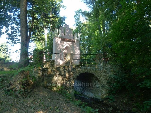 Vlašim - kamenný mostek přes Domašínský potok pod Domašínskou bránou