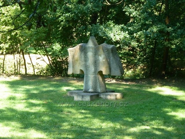 Vlašim - jedna ze soch kolem Blanice v zámeckém parku
