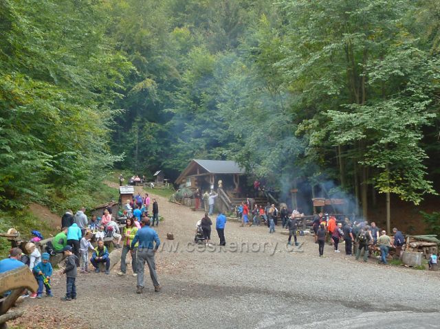 Horní Lipová - lesní bar nepostrádá své návštěvníky ani po prázdninách