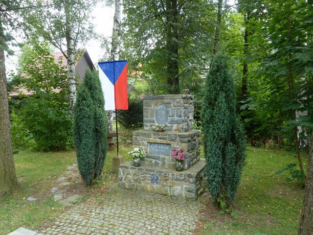 Horní Lipová - pomník obětem světových válek