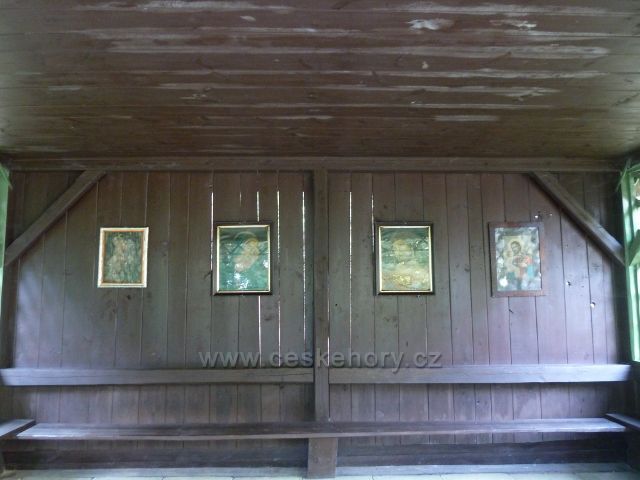 Dolní Dobrouč - výzdoba altánu u Horákovo kaple