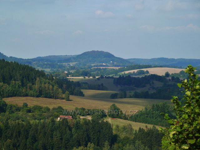 Lanšperk - pohled z hradu k vrchu Žampach