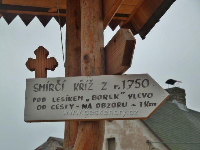 Vlčkovice - směrovka ke smírčímu kříži
