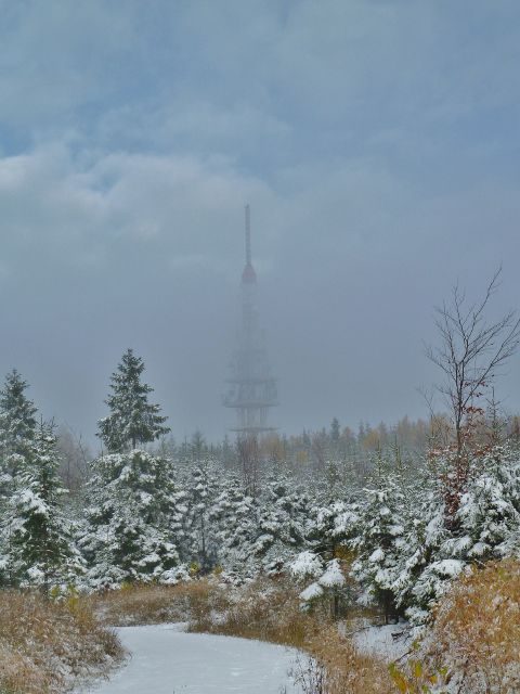 Zimní cesta z Žitné k telekomunikační věži na Chlumu