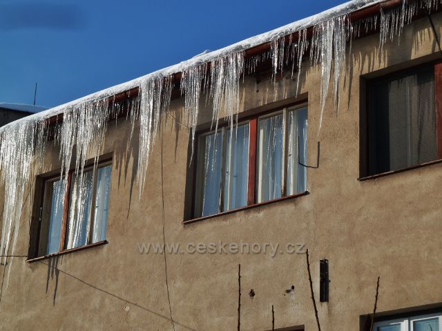 Žamberk - rampouchy v Zámecké ulici