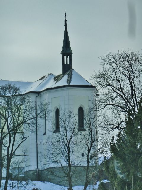 Žamberk - pohled na zámeckou kapli z podměstí z Havlíčkovo nábřeží