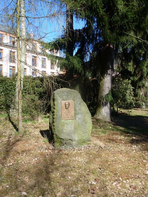 Žamberk - památník MUDr. Lukese v parku Albertina