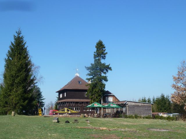 Kozlovský kopec - pohled na areál Švabinského chaty od rozhledny