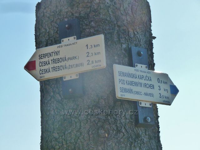 Turistický rozcestník pod rozhlednou na Kozlovském kopci - detail