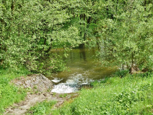 Lanškrounské rybníky - přepad Ostrovského potoka ze Slunečného rybníku