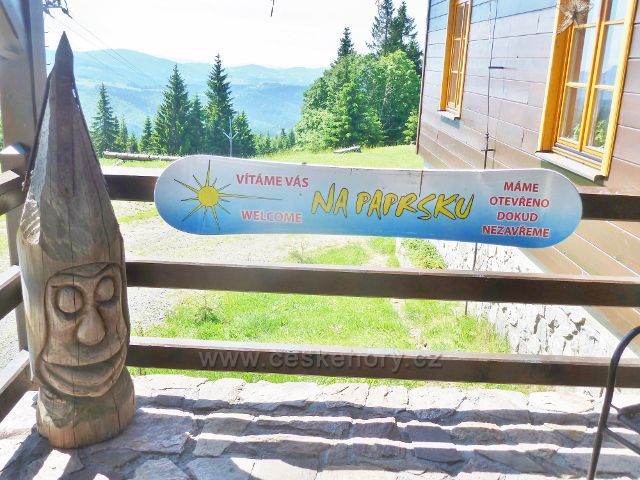 Vchod do chaty Paprsek