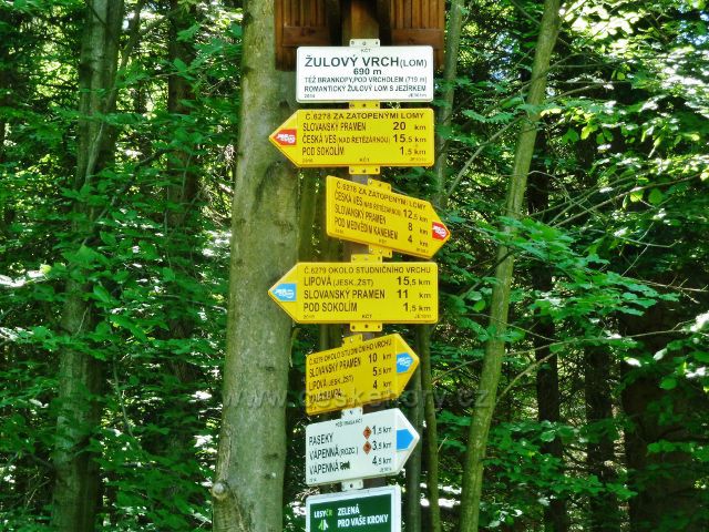 Vápenná - turistický rozcestník "Žulový vrch(lom)" 690 m.n.m.