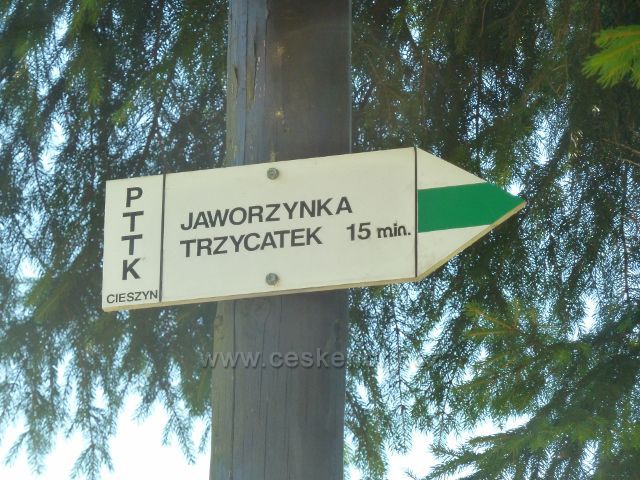 Polský rozcestník na českopolské hranici Jaworzynka-Lupienie všsak neříká, že je to odtud k Trojmezí 15 minut, ale na kole, a ne pěšky