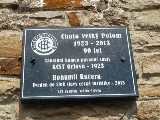 Pamětní deska na chatě Kamenná