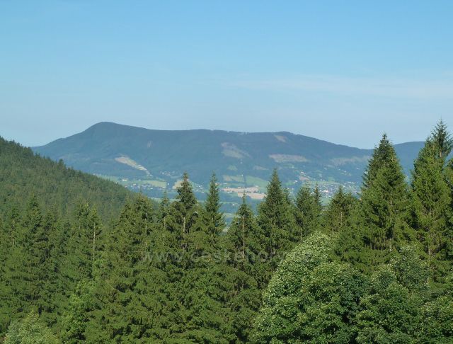 Butořanka - pohled na hřeben Skalky (964 m.n.m.) a Ondřejníku (890 m.n.m.)