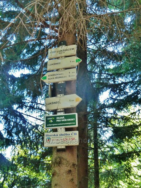 Turistický rozcestník "Pod Lukšincem, 850 m.n.m."