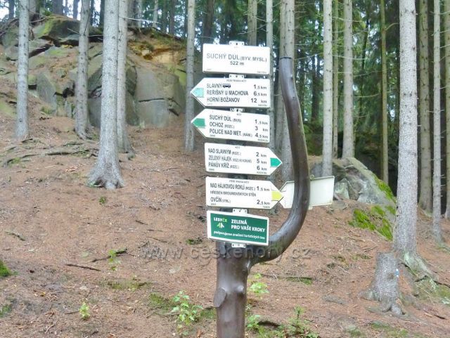Polické stěny - turistický rozcestník "Suchý Důl (býv.mysl.), 522 m.n.m."